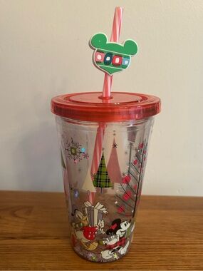 NEW NWOT Mickey & Friends Holiday Snow Tumbler with Straw Travel Cup